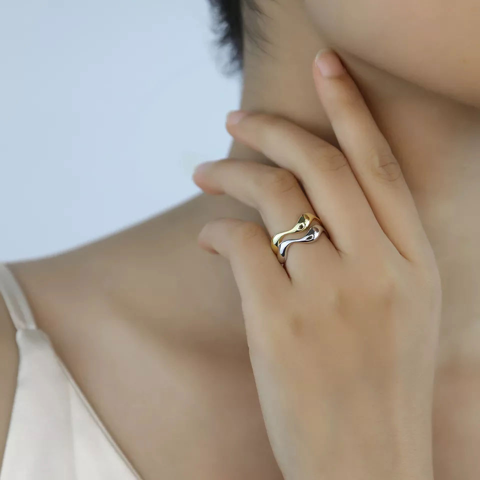 Clara | Wave Ring 18K Gold